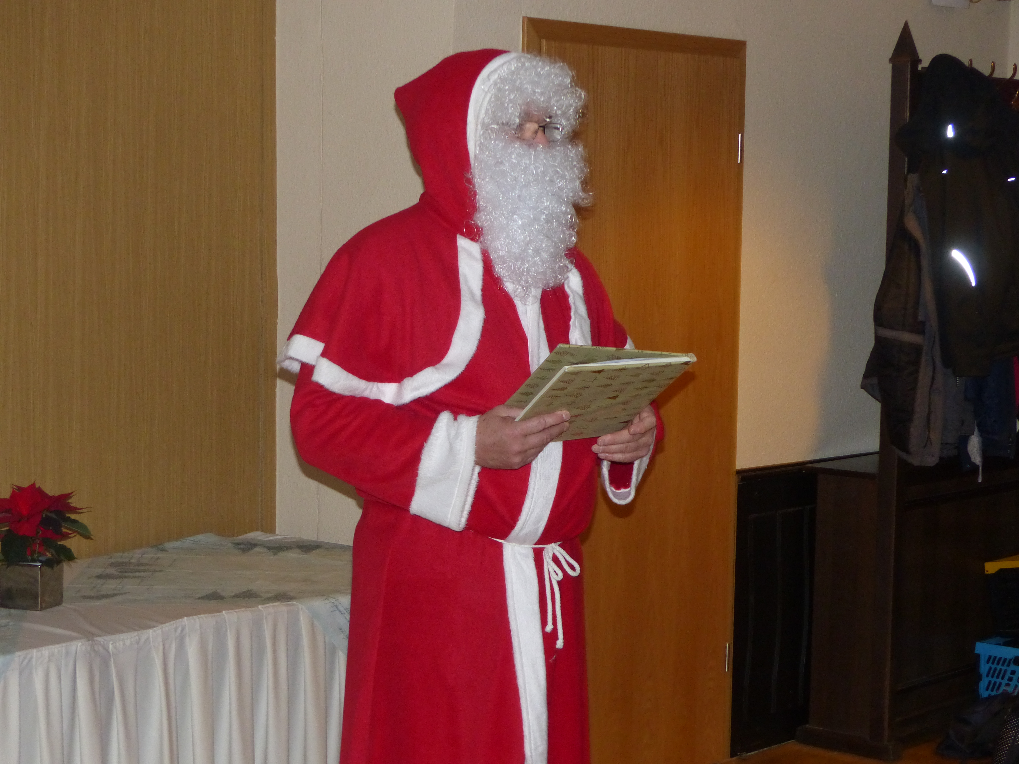 Es hieß, der Nikolaus sei auf dem Wege und würde bald vorbeischauen.